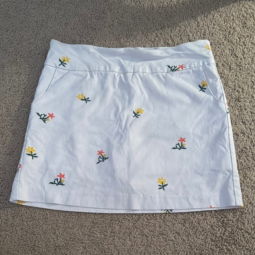 Floral Embroidered White Skort (Zac & Rachel Size 6 Stretch Material